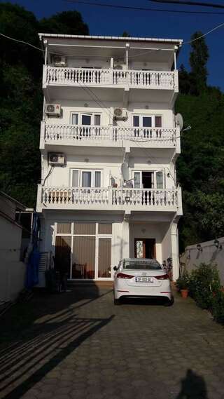 Загородные дома Hotel Lika Батуми-0