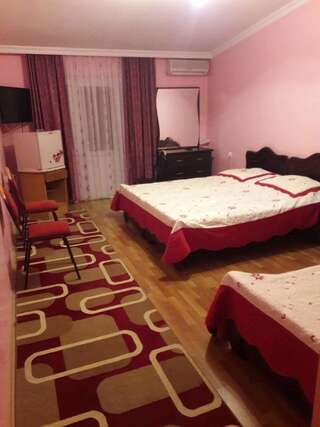 Загородные дома Hotel Lika Батуми Трехместный номер с видом на море-5