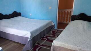 Загородные дома Hotel Lika Батуми Трехместный номер с видом на море-8